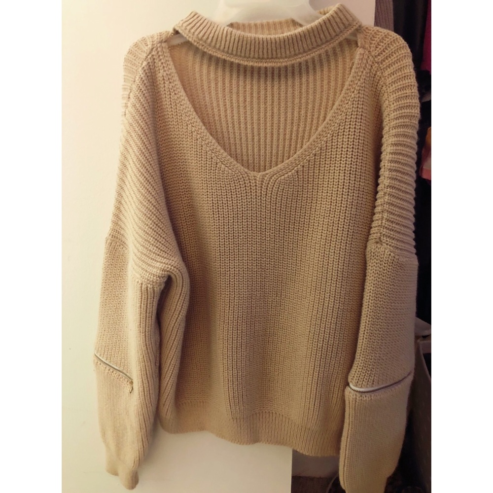 Cut out V- Neck Sweater